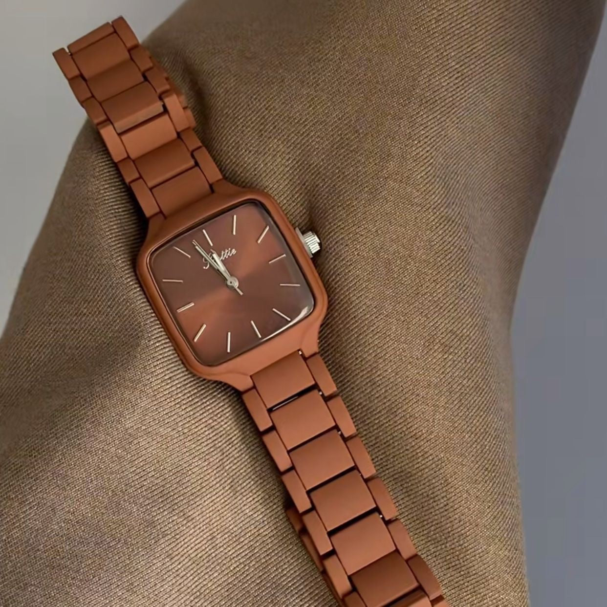 Montre SCOTTIE Femme – Design Carré