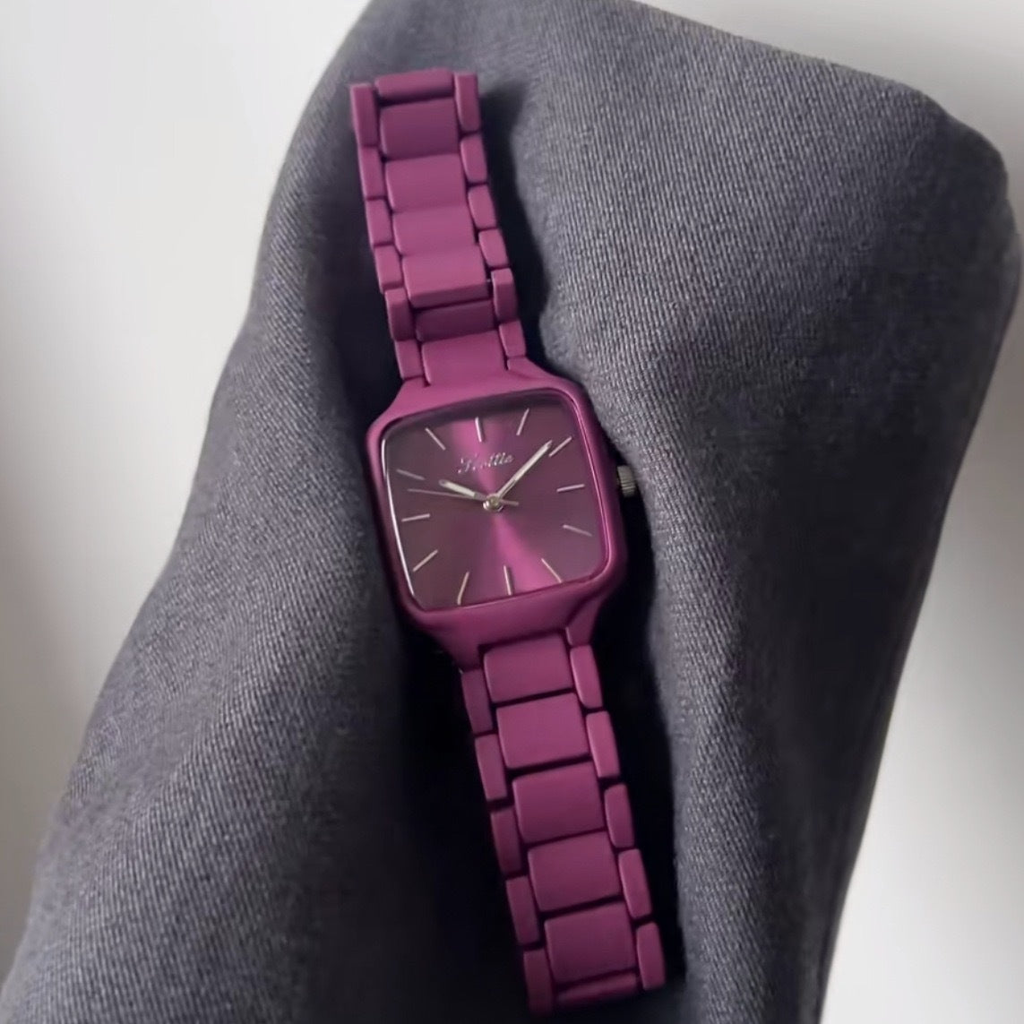 Montre SCOTTIE Femme – Design Carré